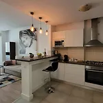 Adams Onix Blue Apartment *